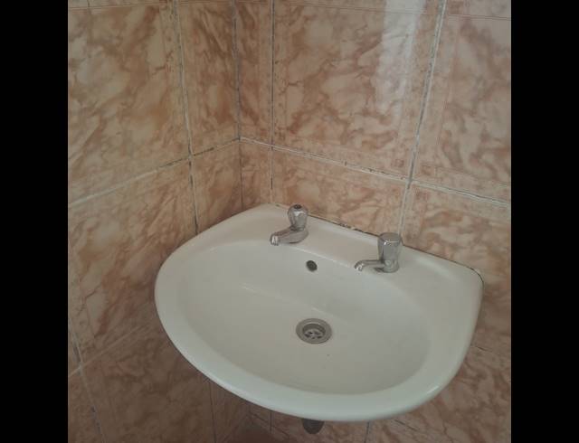 2 BEDROOM HOUSE TO LET IN RESERVOIR HILLS